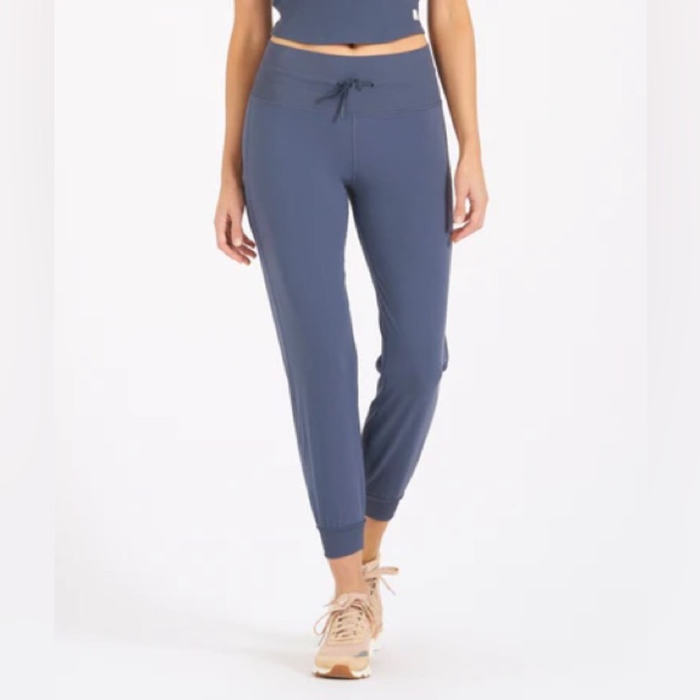 nwot vuori daily jogger sz l color ocean